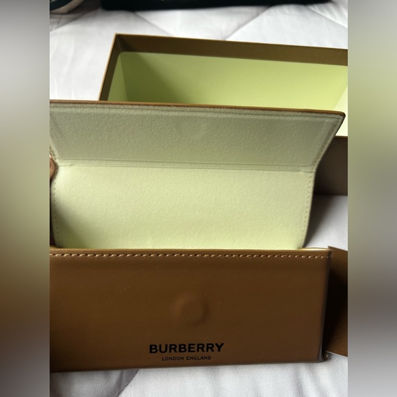 NWOT Burberry eyeglasses case. - Picture 2 of 2